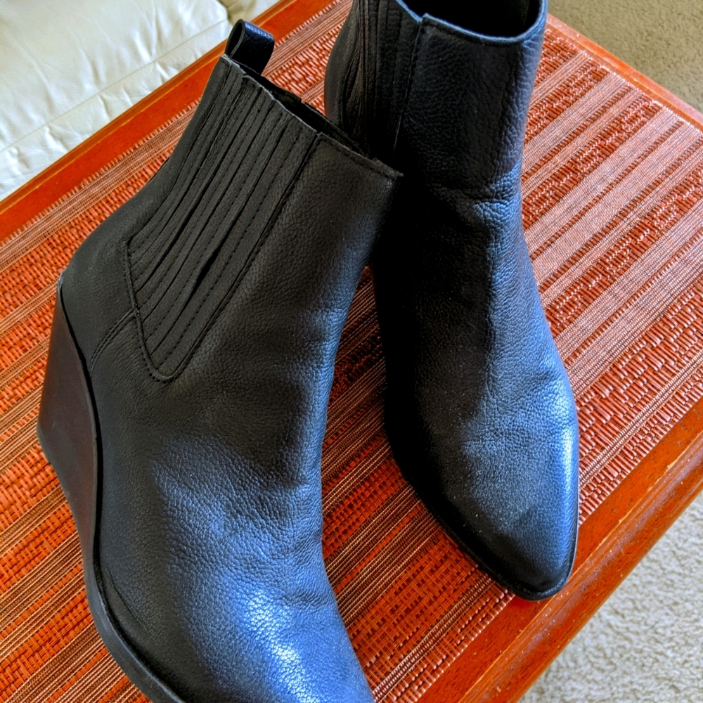 Sleek, Black Leather Boots, 8.5M